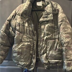 Camouflage puffer jacket women’s size large